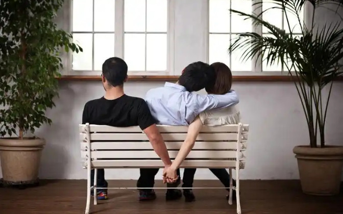 今年我儿子出轨了，儿媳妇直接和儿子离婚了，离婚时儿媳妇要带我3岁的孙子，我没同