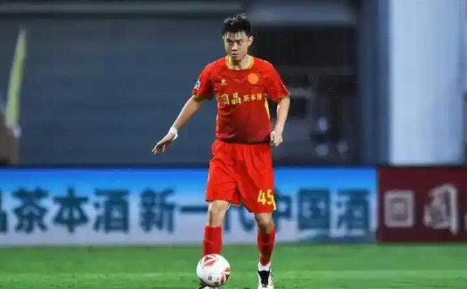 公道自在人心！足协发布评议报告，对引发巨大争议的重庆铜梁龙球员张志雄推搡广西平果