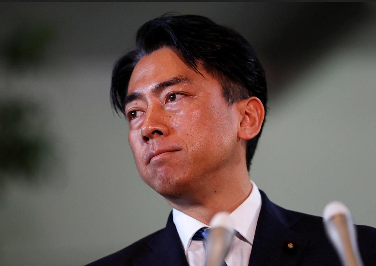 你敢信？堂堂日本内阁重臣、手握防卫大权的核心政客小泉进次郎，最新官方资产公示，竟