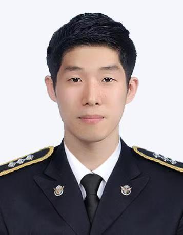 韩国海警将唯一救生衣让给中国老人，自己在海中遇难，中韩两国集体哀悼12日，3