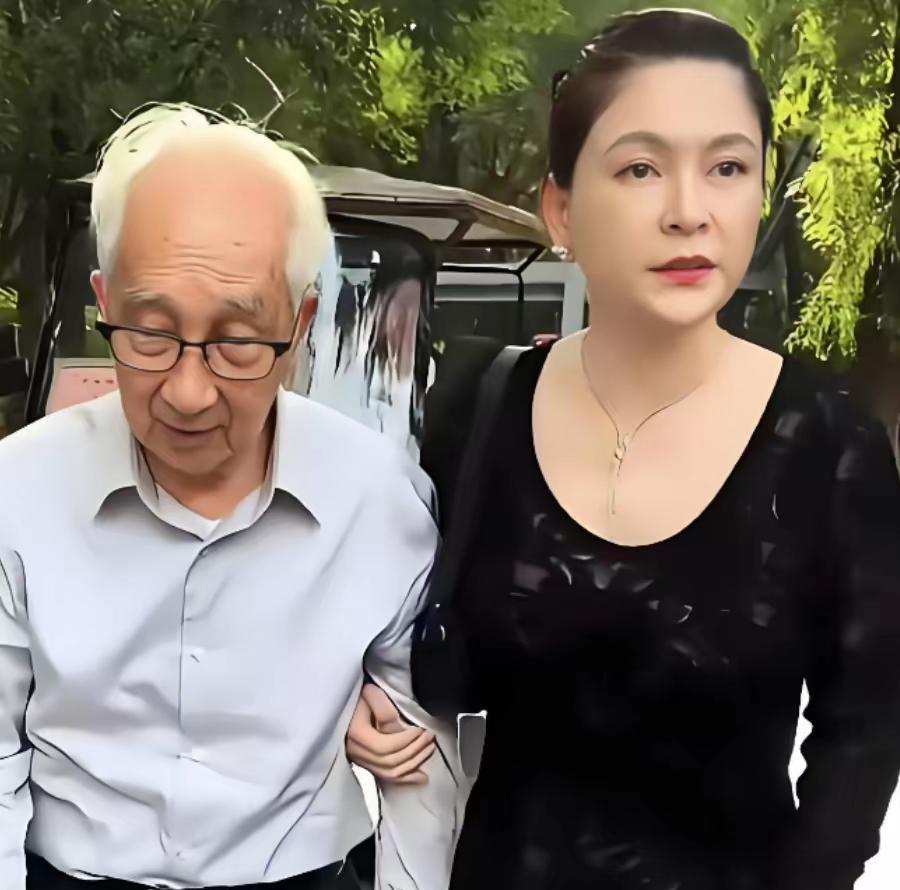 90岁画家靳尚谊，前妻去世后娶了47岁的老婆祁艳曾，这女人是明星，端庄大方有气质