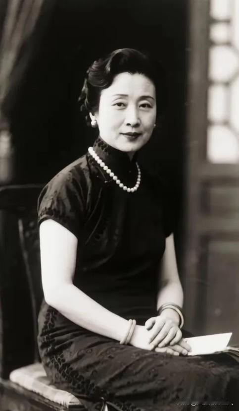 宋美龄106岁长寿真相曝光！医生翻她病历惊呆：癌症确诊后，她每天雷打不动做3件事