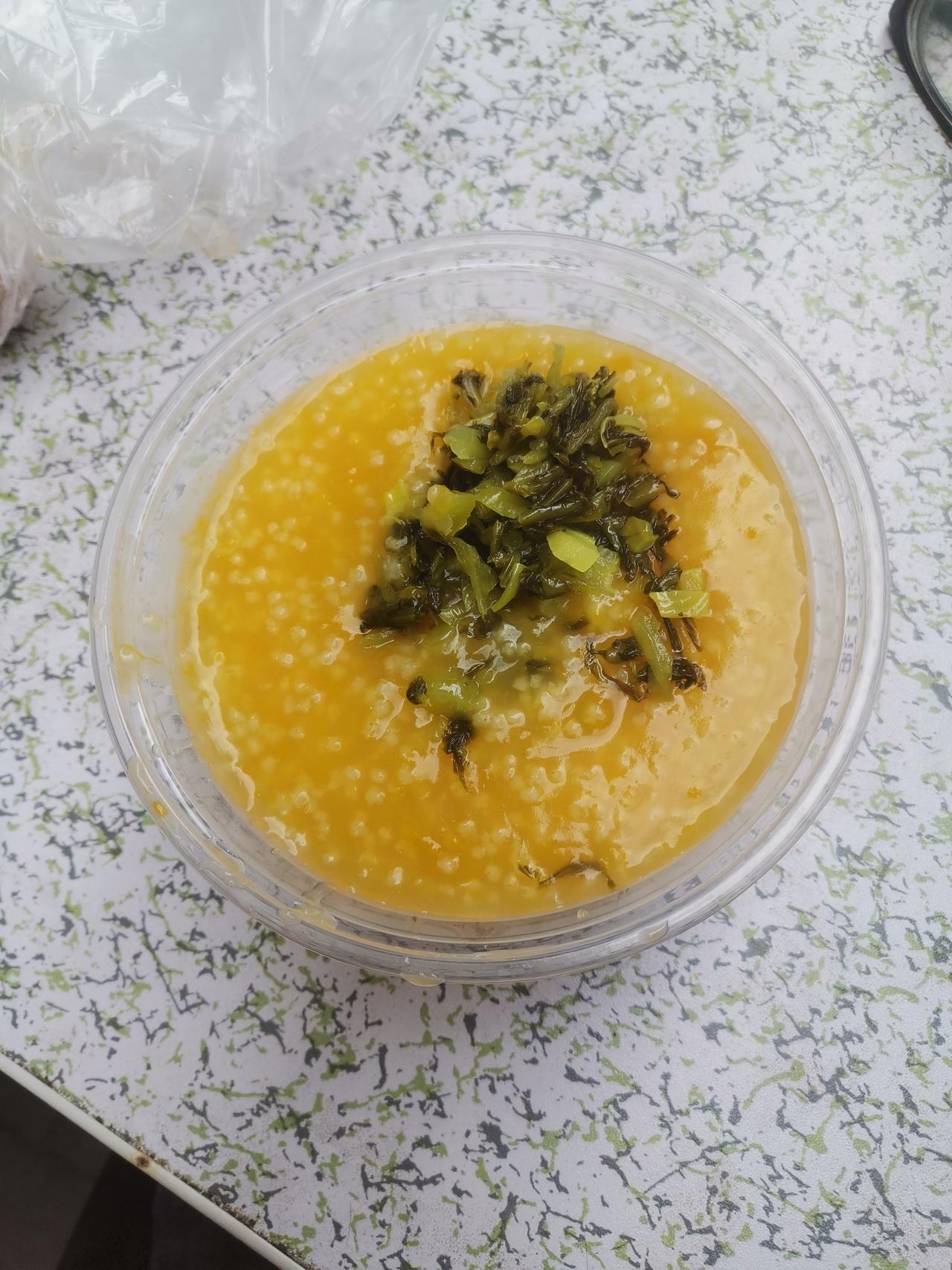 胀气难受，只要日常生活习惯改变好，一般都能够慢慢恢复正常。首先不要