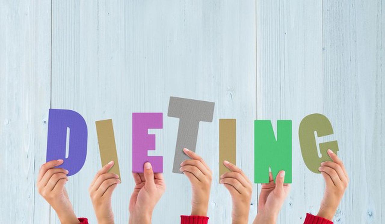 想快速降血糖，饮食和运动都得注意。饮食上，得控制碳水摄入，像米饭、馒头这些精细主