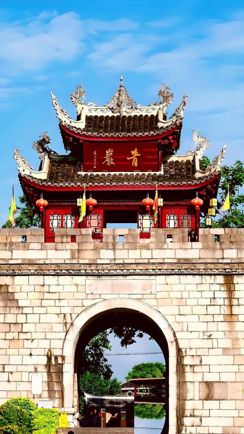 谁能想到，把自己一岁半的女儿放在自家沙发上睡觉，竟然差点酿成大祸？就在贵州贵阳，