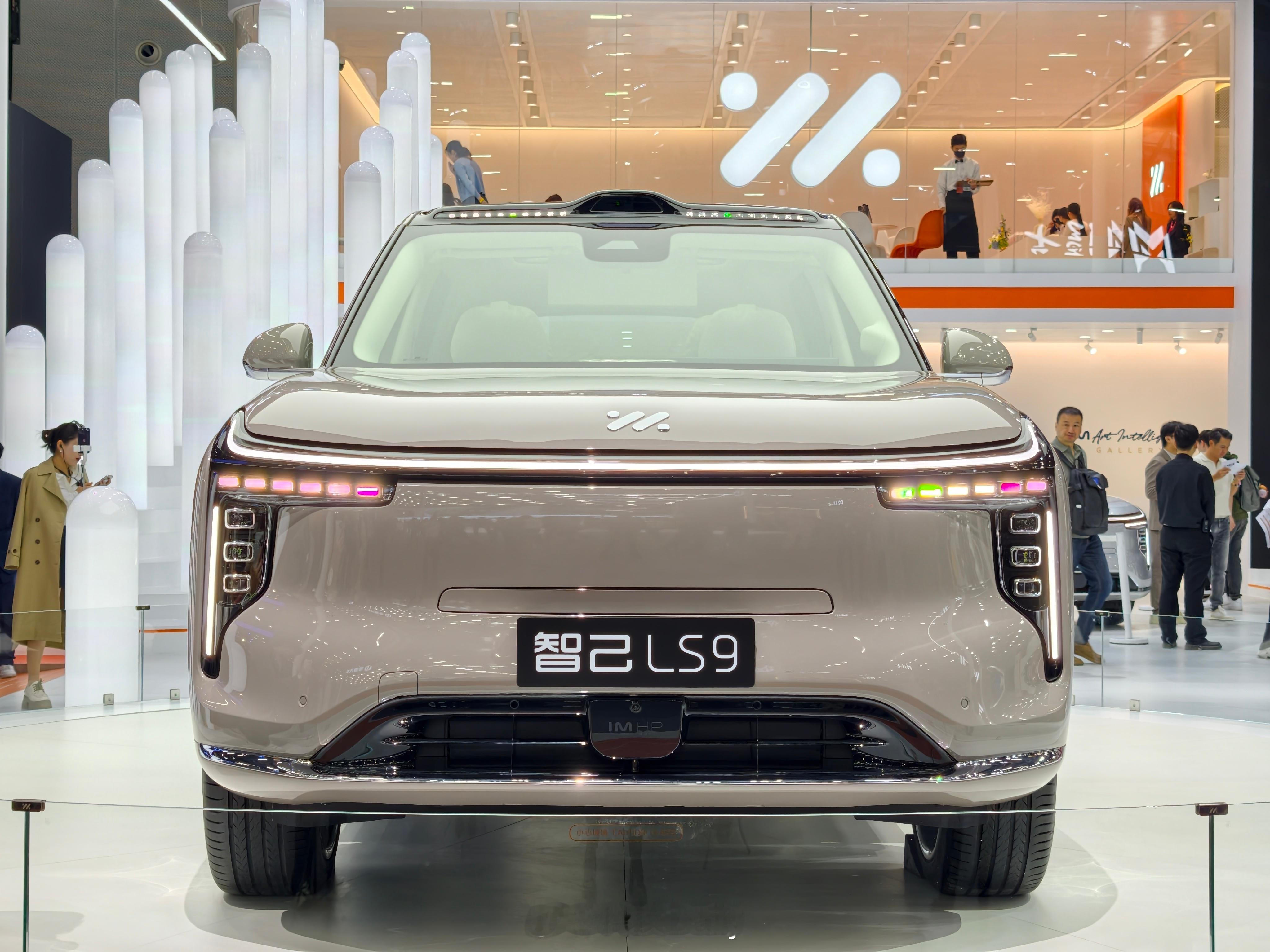 2025广州车展，我也好好体验了一下智己LS9，上汽旗舰大六座果然有点东西，整个