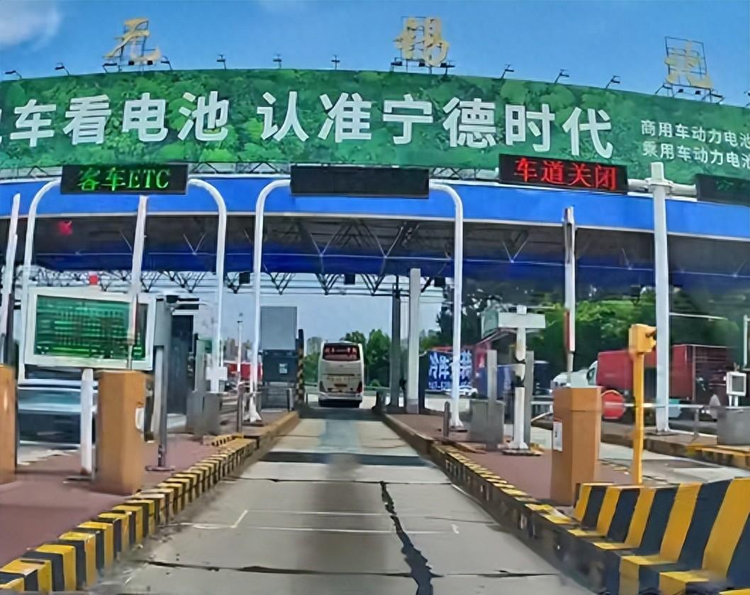 “碰上硬茬了！”7月14日，江苏无锡，一男子回家时，接到一单顺风车，没走之前就主