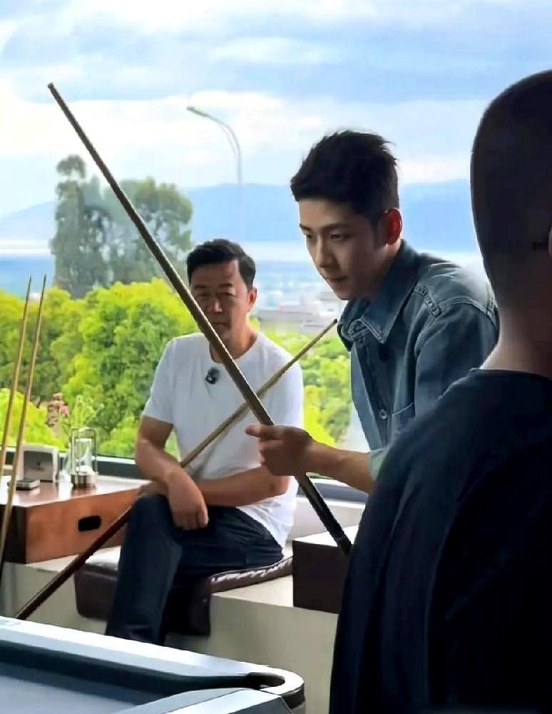 不得不说，郭涛在养儿子这事上，是真的清醒。当年石头凭《爸爸去哪儿》火了，他没