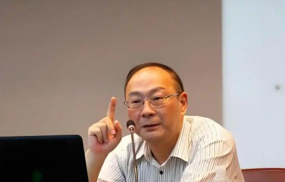 金灿荣院长那句中国周边环境最恶劣，是弱势王朝的产物真是说到点子上了，要我说这事儿