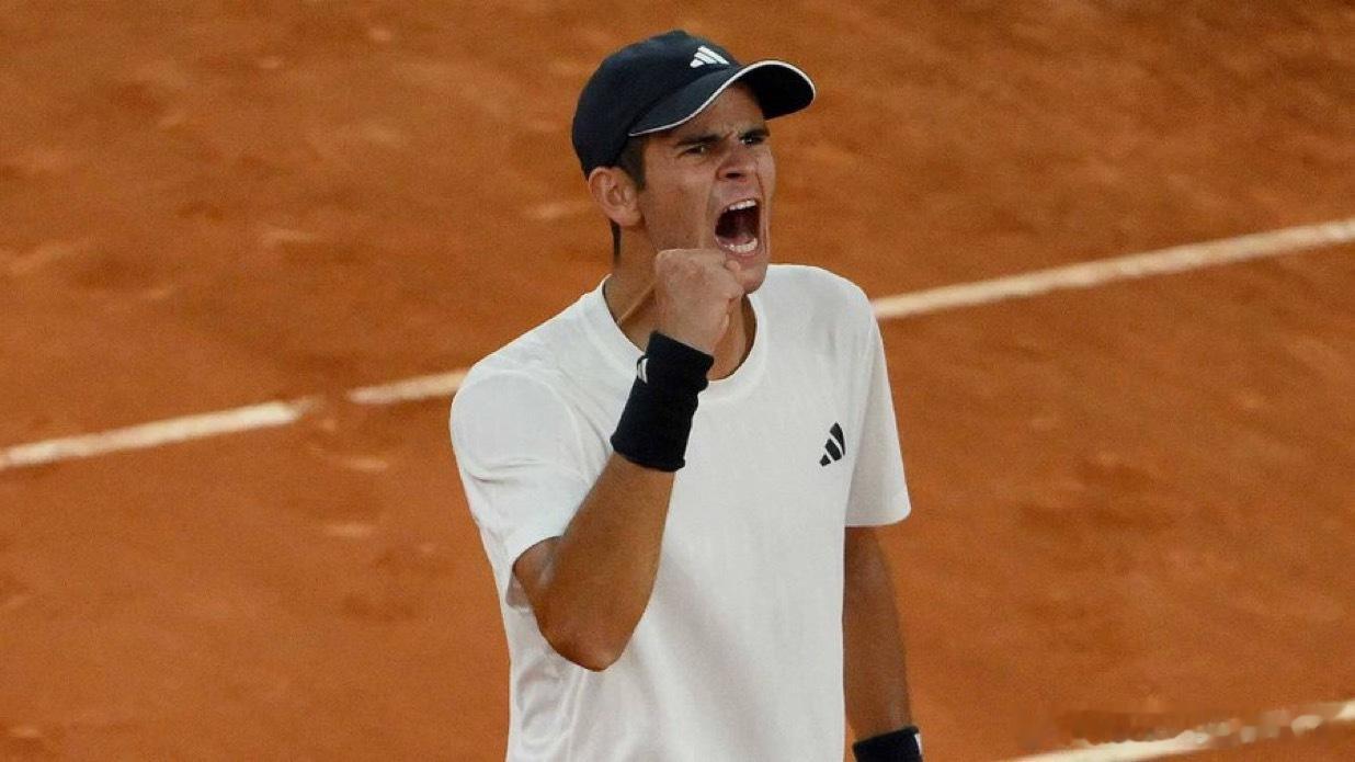 ATP职业生涯红土赛场前12场比赛战绩🇪🇸霍达尔：11胜1负🇪🇸纳达
