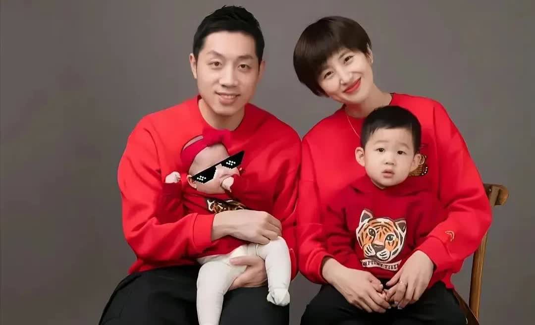 主持人问许昕:“运动员为什么都喜欢找运动员做另一半？”许昕说:“运动员的老婆最好