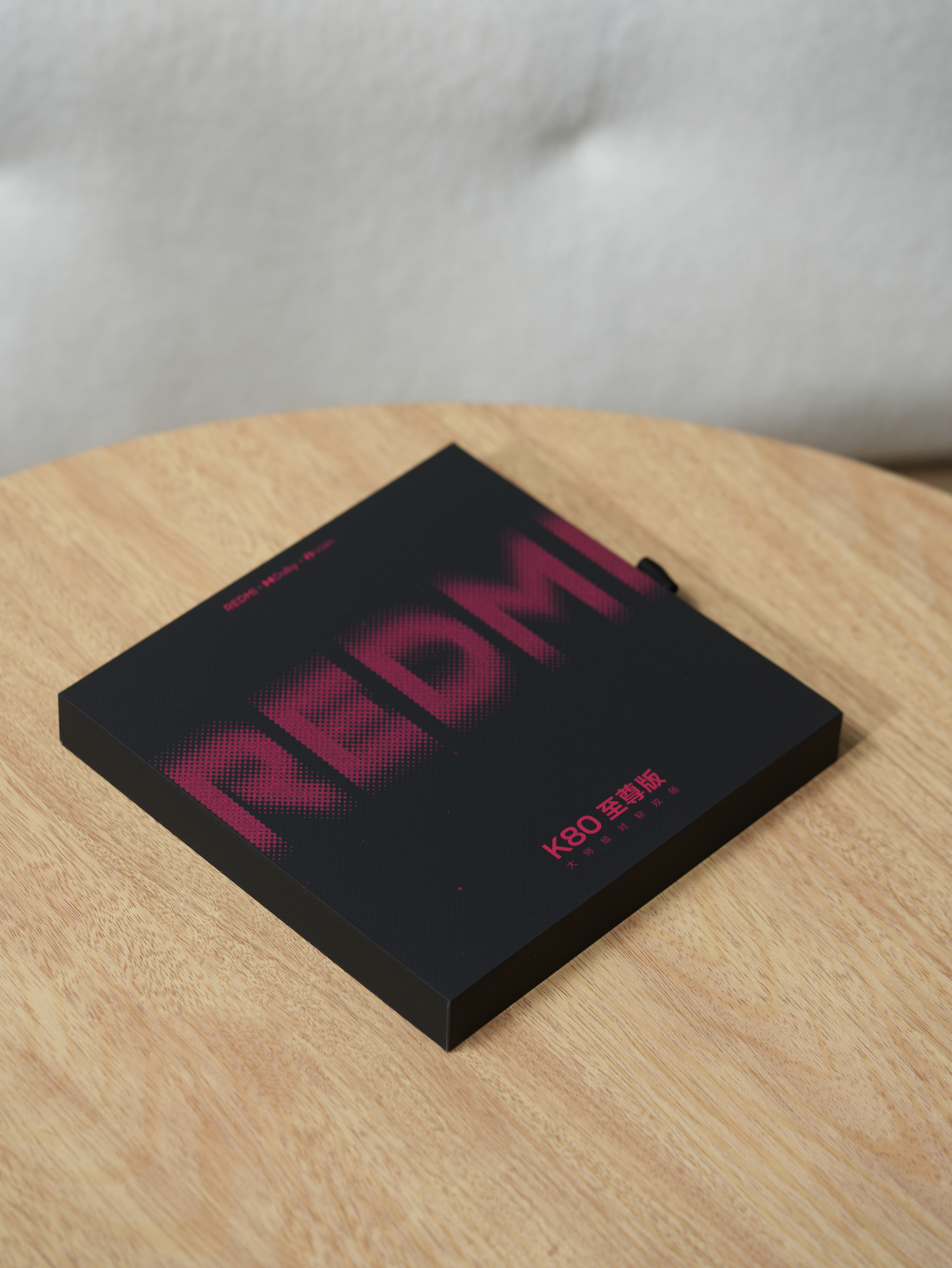 REDMI、杜比实验室与QQ音乐联合推出K80至尊版煲机金曲唱片，配合K80至