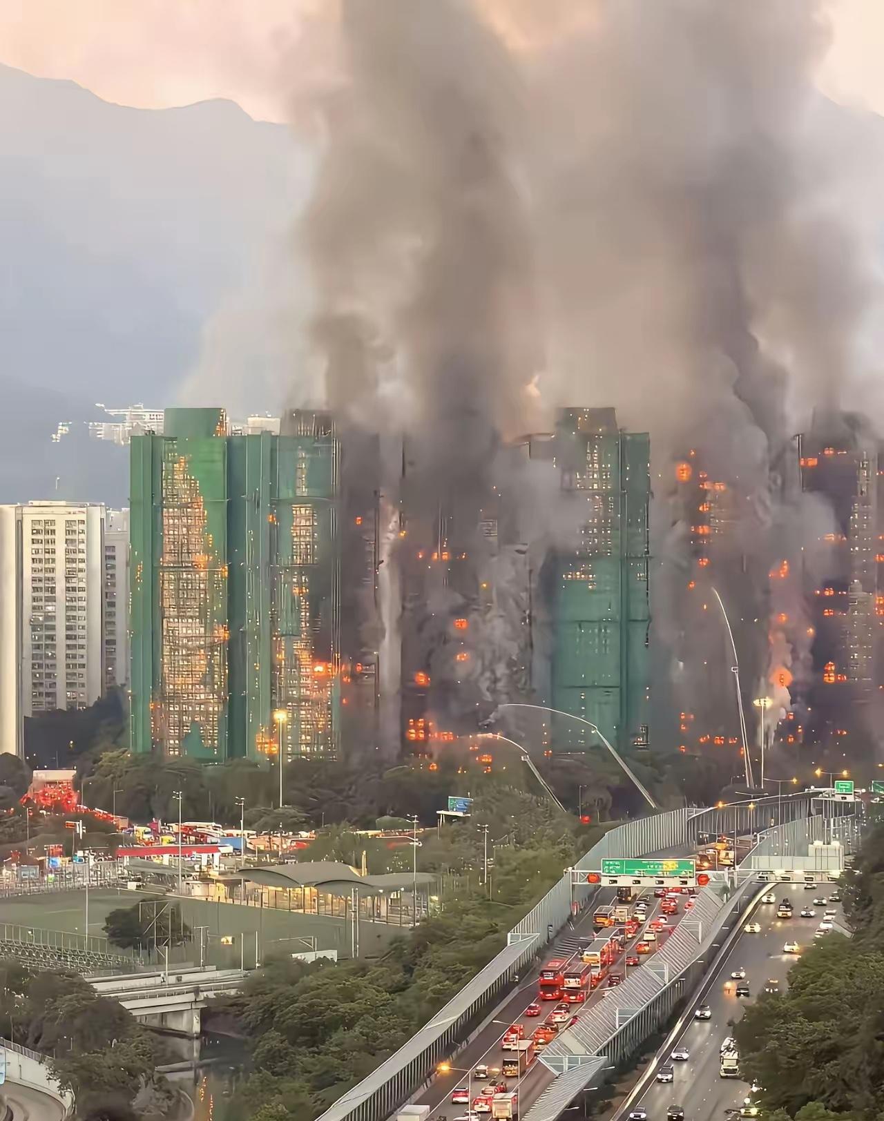 香港确实落后了。这次重大火灾，造成了巨大的损失；火灾造成了重大人员伤亡，死亡