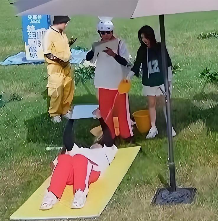 看了白鹿这两天的遭遇，感觉娱乐圈真的不好混。这两天频频看到白鹿被黑，以为她犯了