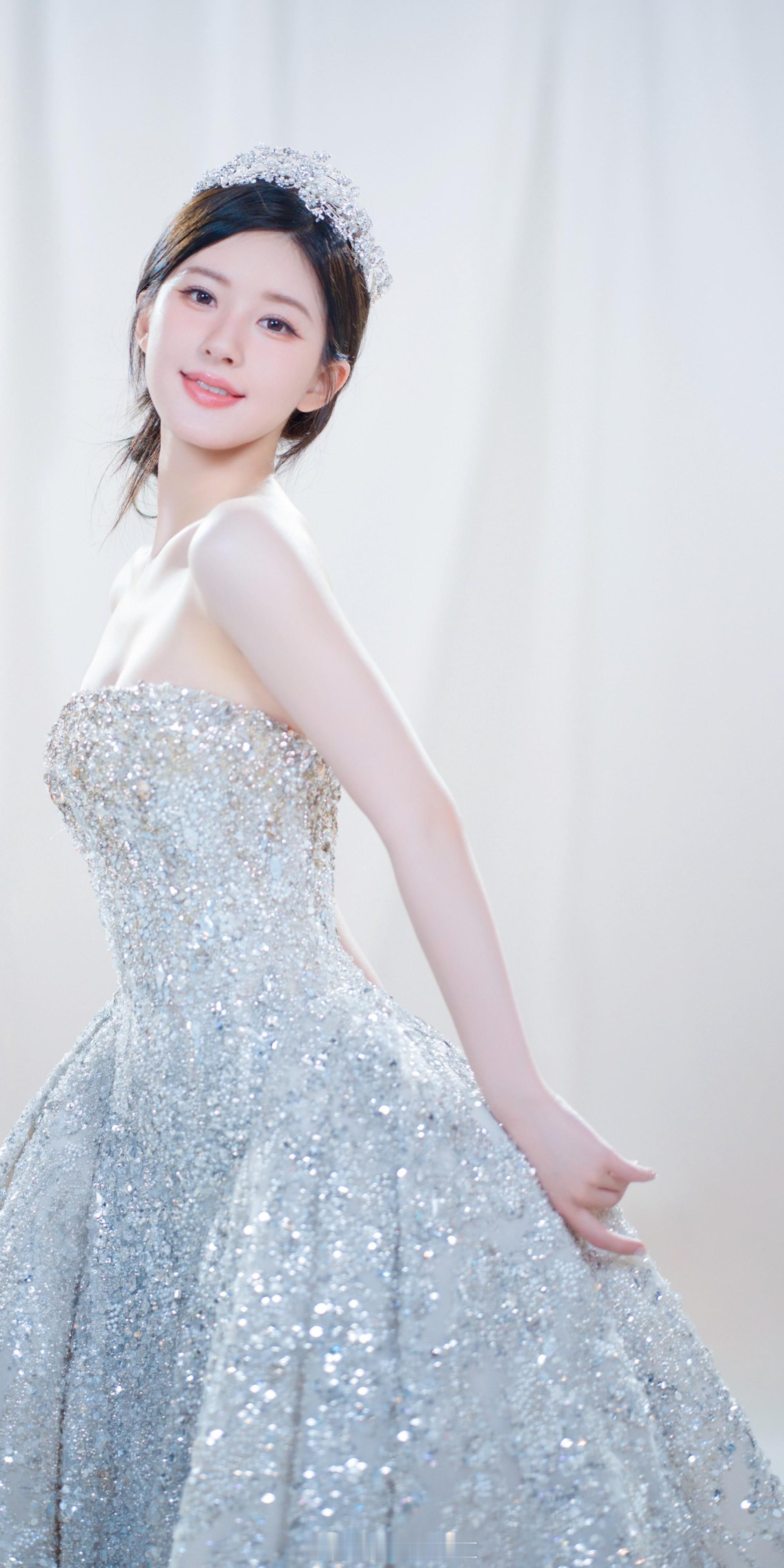 赵露思甜美且性感的小姐姐