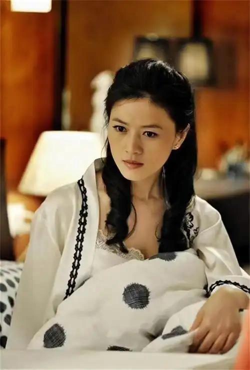 130亿遗产，她分文未取。次日，她牵着九岁的女儿走出那座豪宅，未曾回头。田海蓉，