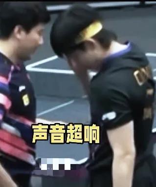 王楚钦太自责了，啪地给自己一个嘴巴子，搭档梁靖崑都被他吓到，安慰他没事没事