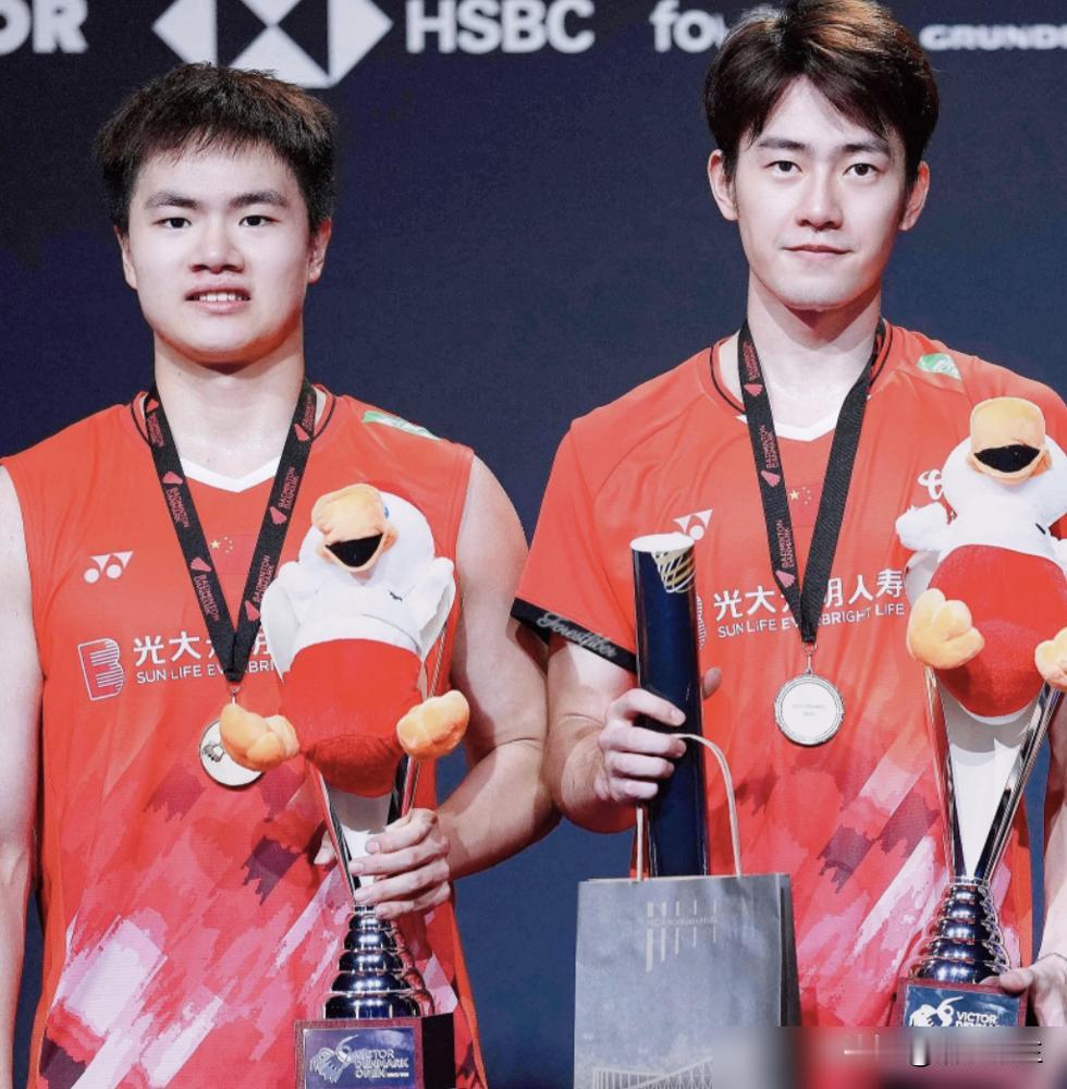 24岁的国乒主力，一张结婚证，51%的公司股权。你猜，这背后交换的是什么？男