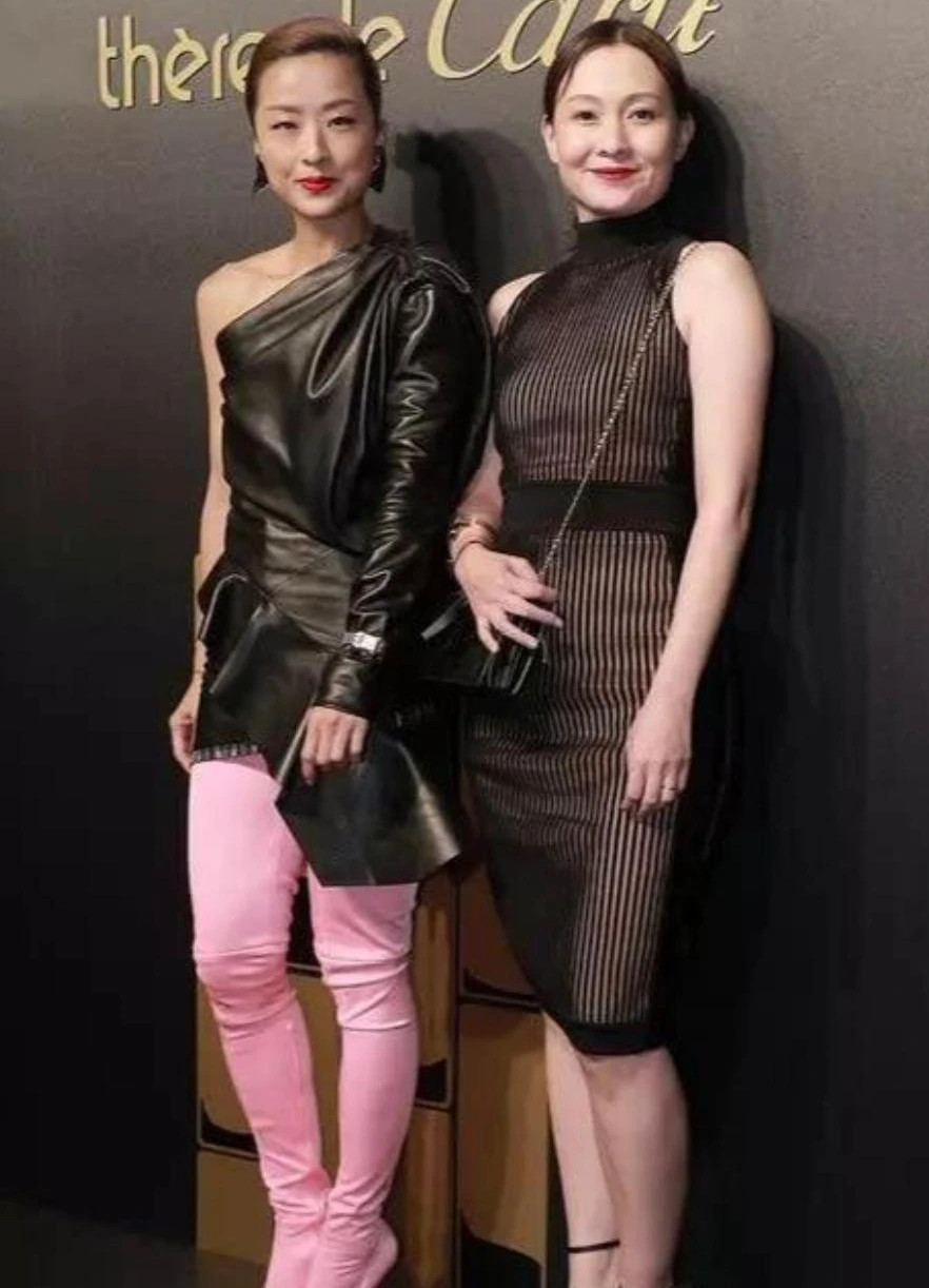 陈奕迅老婆的时尚让人难懂，粉色长靴当裤子穿，网友：看不懂时尚