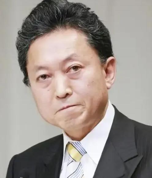 日本前首相鸠山由纪夫近日再次发声，点明当年中国放弃日本战争赔款，是周总理区分了军