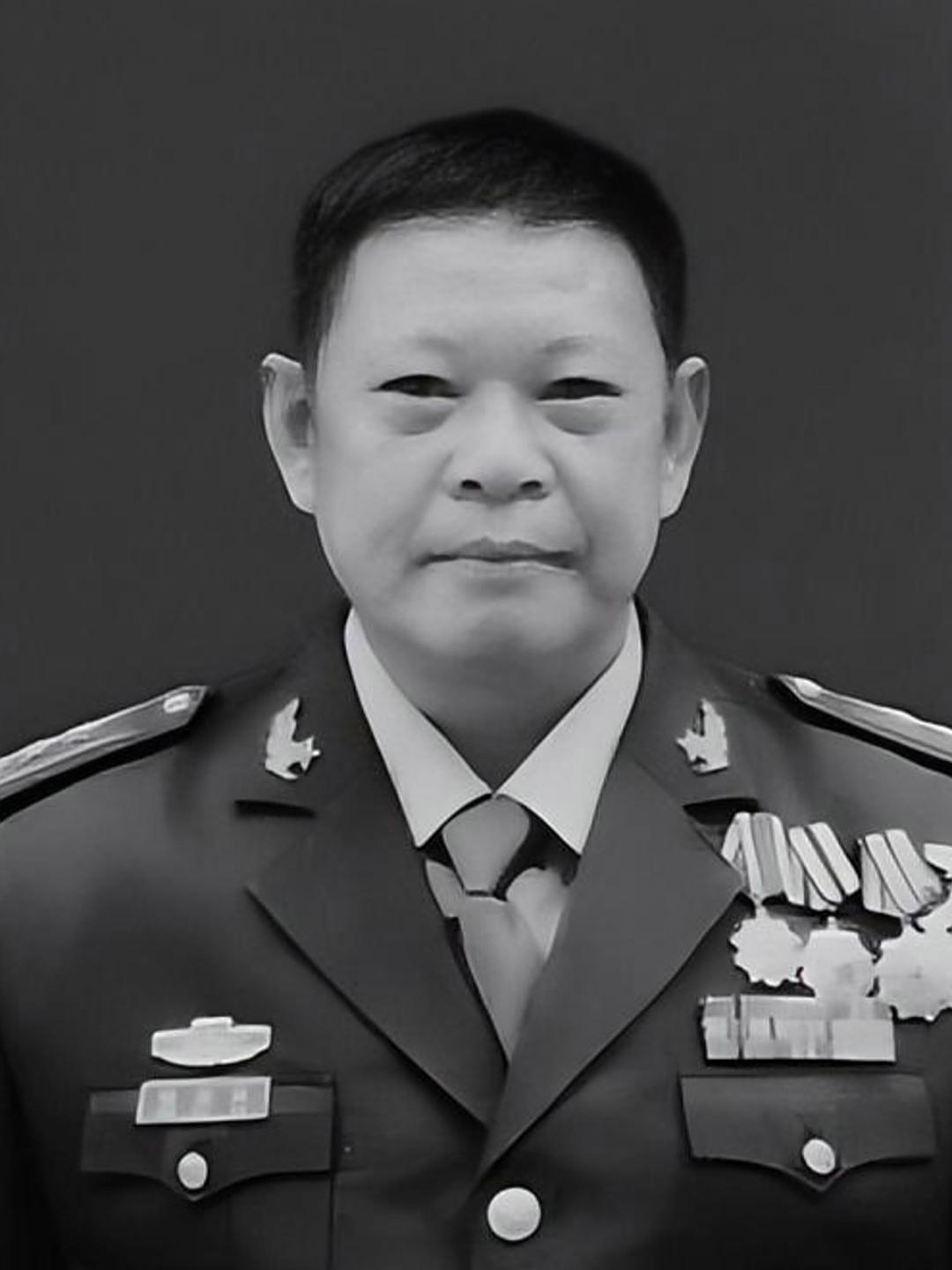 1982年,部队提拔杨国跃当班长,他死活不当。但两年后，在老山战场上,他却抢着当