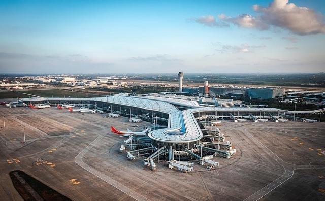 全世界的飞机，都开始扎堆往海南飞，不是来旅游的，是来“看病”的。2026年1月，