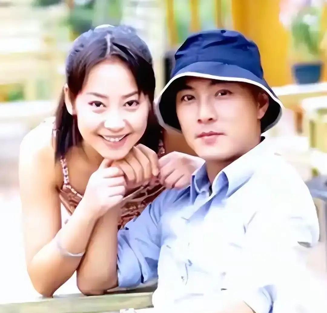 张卫健红的时候，养了全家。弟弟去加拿大读书，他出每年15万学费。弟弟欠赌债，他拿