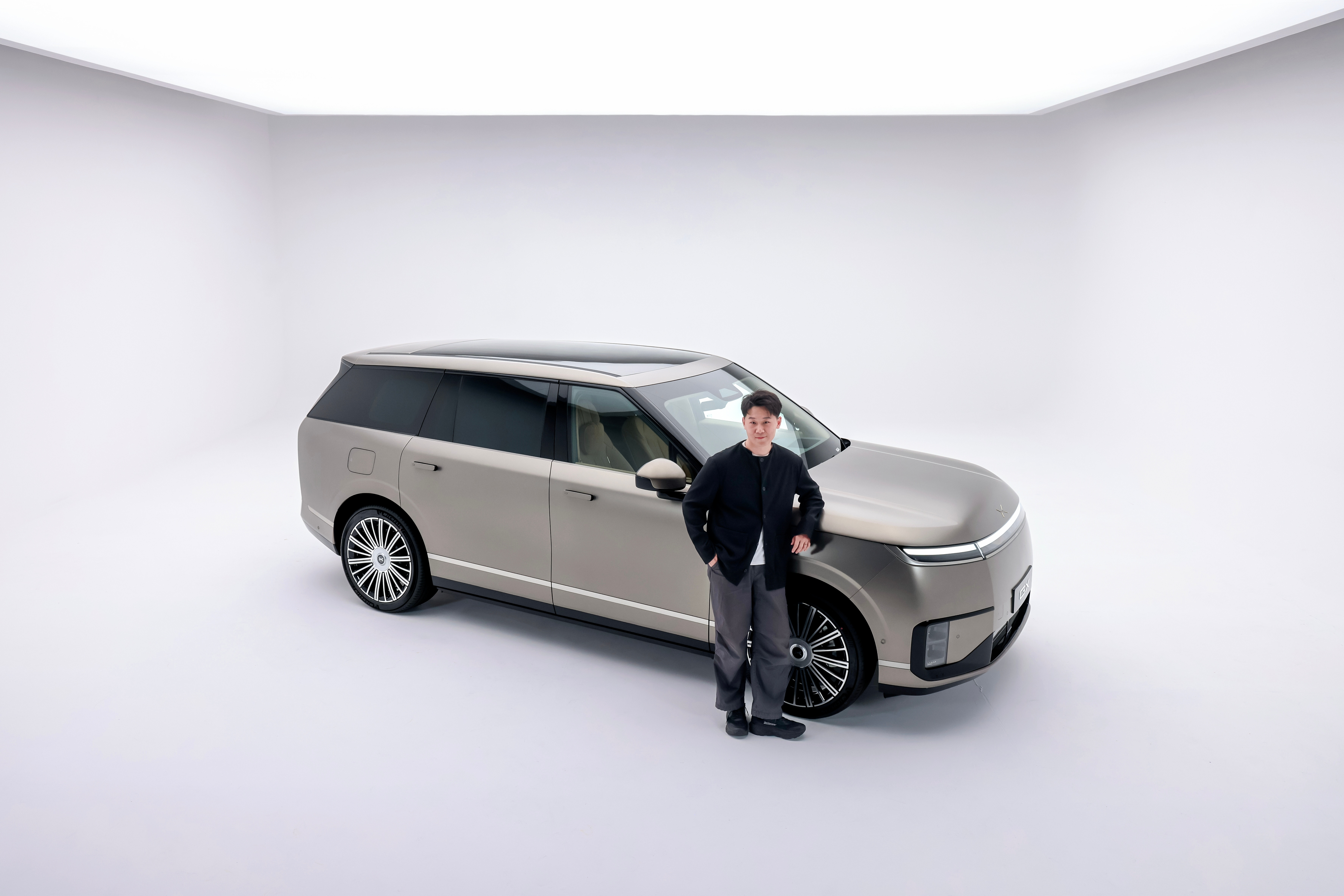 小鹏GX，我好喜欢这台【日落金山】，所以再发一次在安全、底盘、智驾、空间四大领域