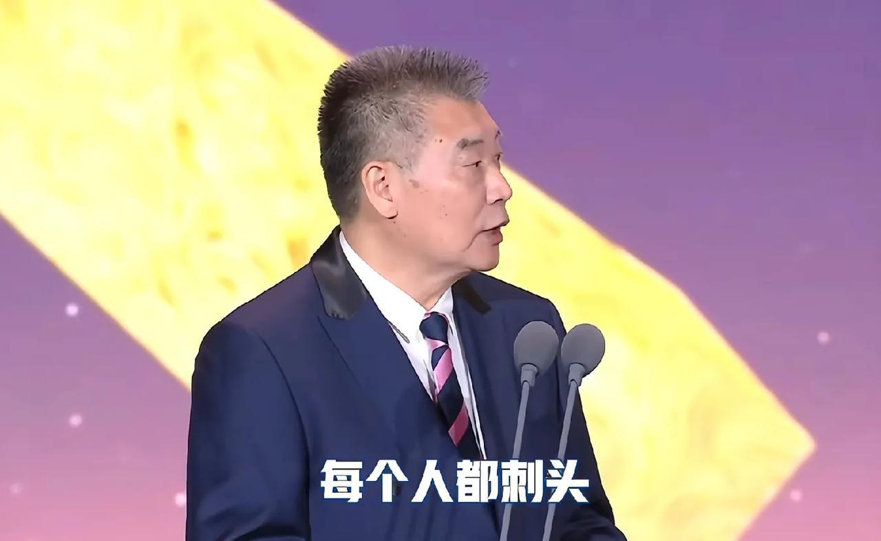 莎莎：李爷爷我们不是好朋友吗？还接我老底，也不给我留面子！李爷爷：我在夸你呢！
