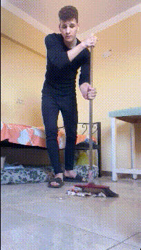 当你用扫帚扫地板扫到最后的时候有没有想把它吃了的冲动？