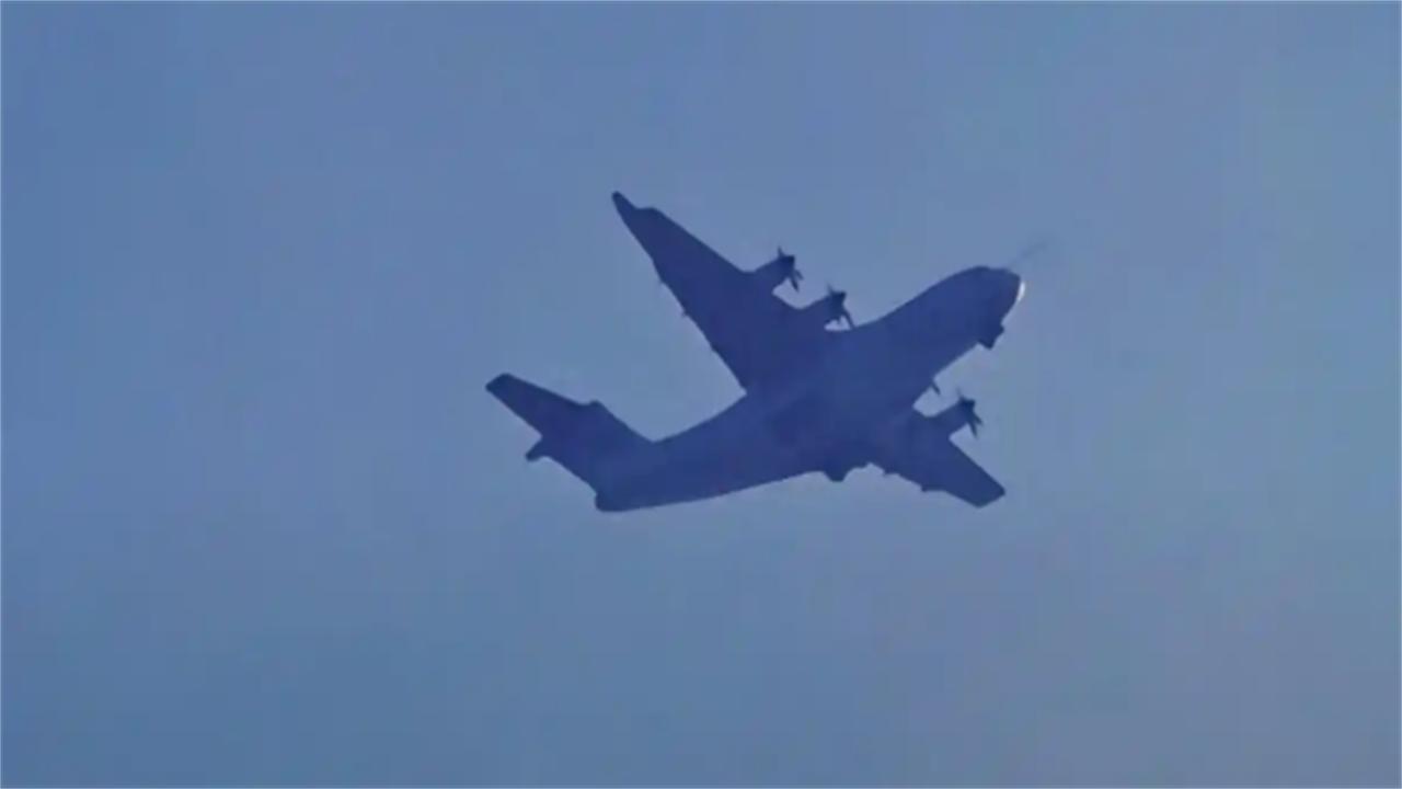 中国年底放大招！比六代机还值得期待的飞机出现了当两架第六代战斗机原型机的模糊