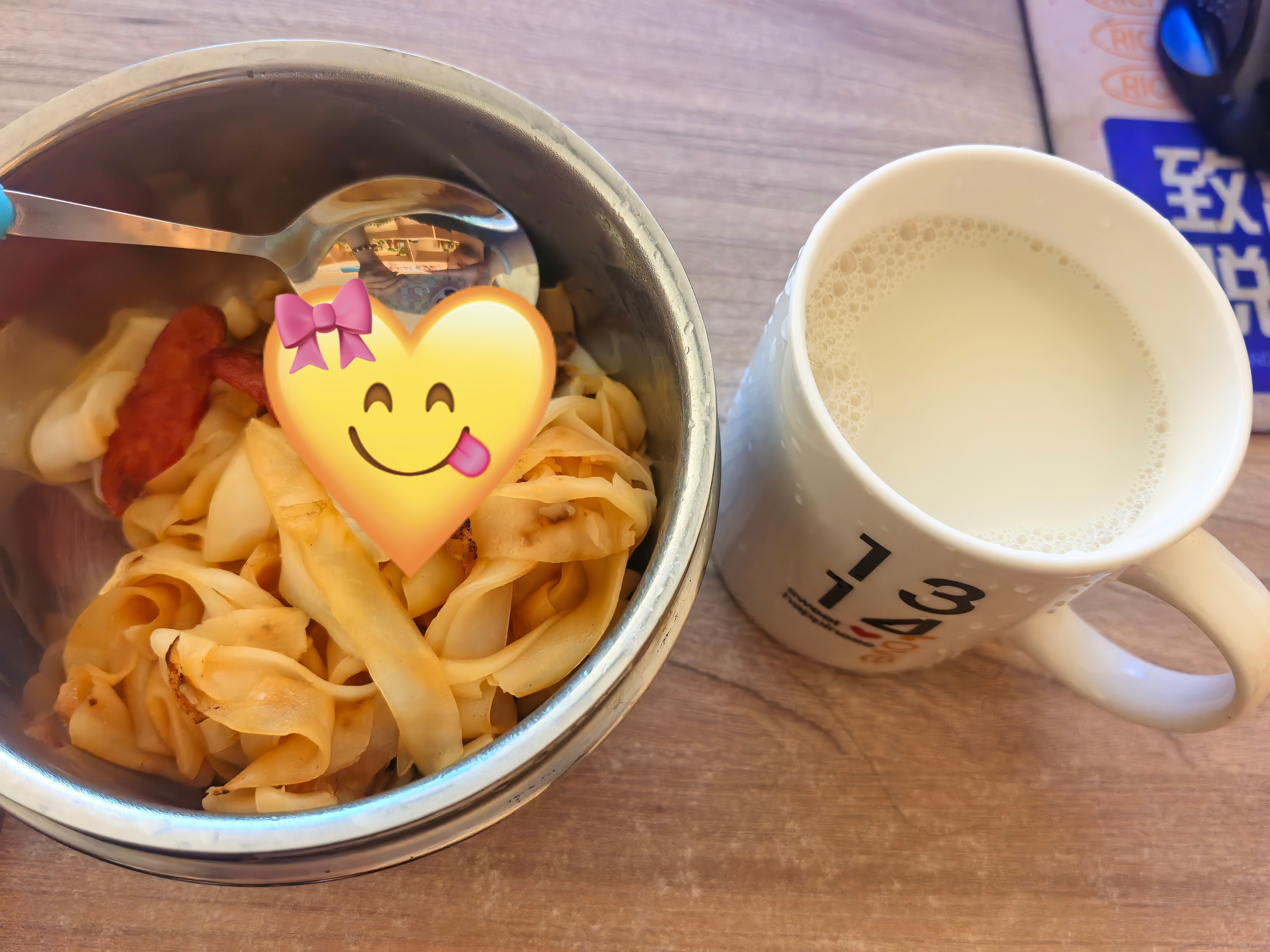 吃个早餐，开始混底薪~​​​