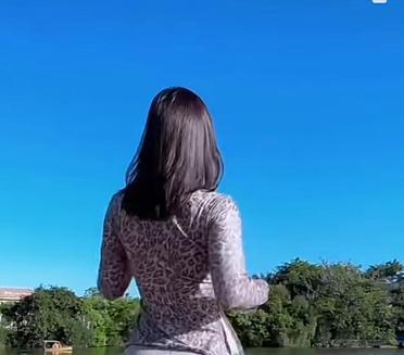 湖边的风真舒服，适合放空自己。