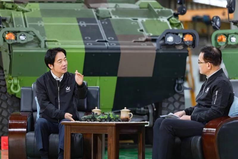 赖清德再次叫嚣要“以武拒统”！在12月28日，赖清德在接受专访的时候公然叫嚣称“