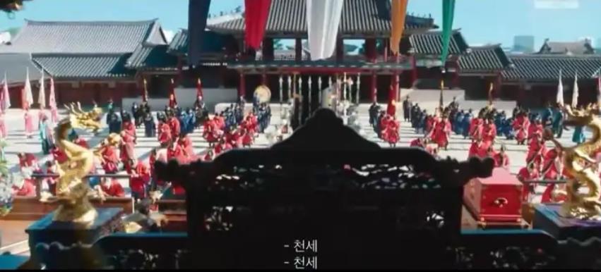 韩国5万人请愿下架21世纪大君夫人真正原因：韩国观众恨的是，这部剧做白日梦都不