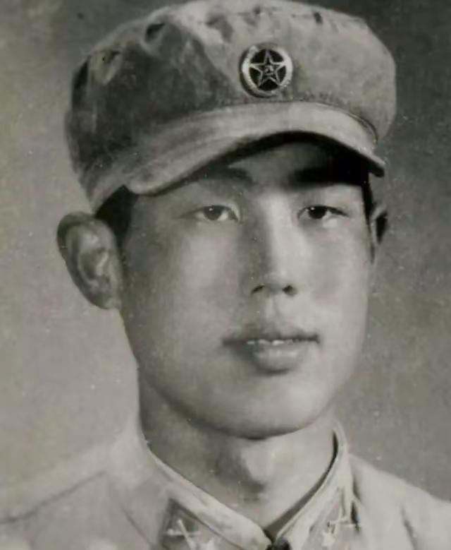 刘英俊，1945年生于长春，1962年参军，成为23军67师200团重炮连的一名