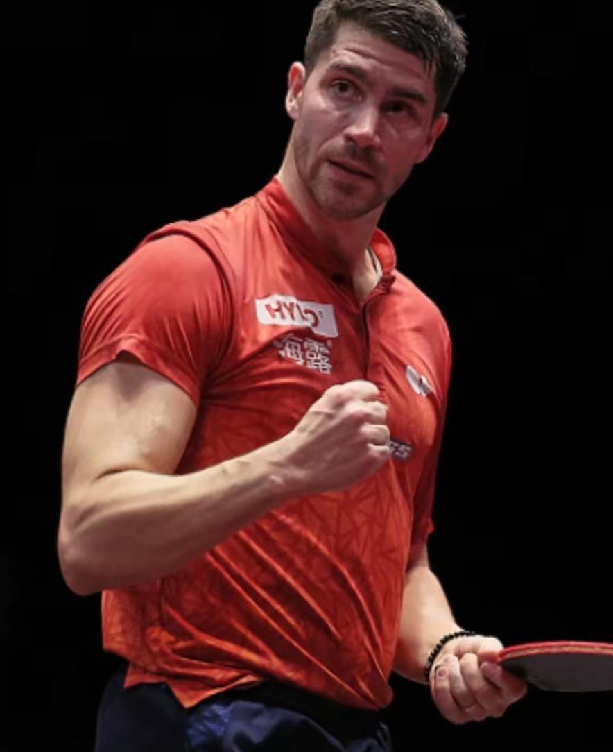 向鹏输了，不是输球，是输给了自己的急。领先两次，被老弗一顿慢热打懵了。他想一