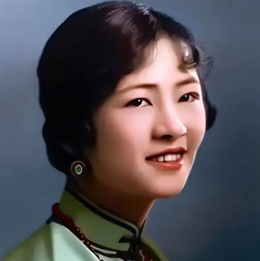 冰心和林徽因为什么不对付？冰心在抗战最艰难时，为了睡一张席梦思大床垫，动用军车把