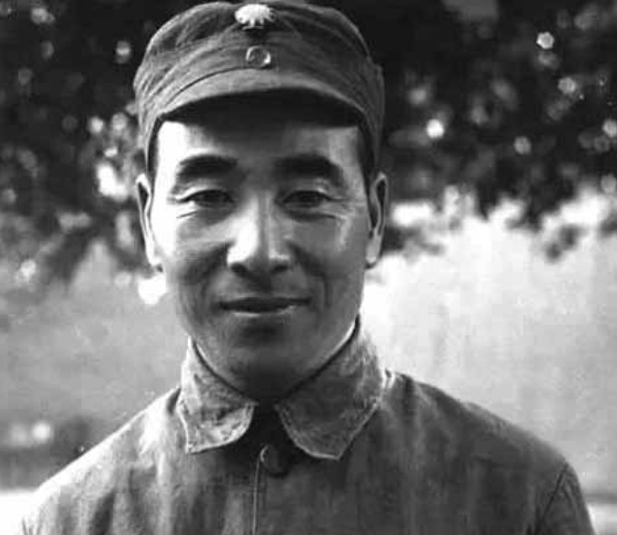 当时，林彪刚刚从苏联回国，要路过西安，蒋介石就派胡宗南和戴笠负责接待，务必要把林