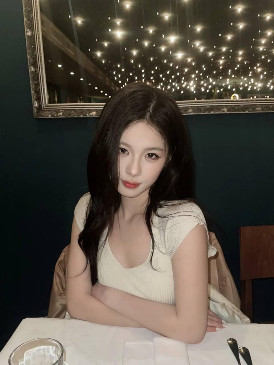 优雅用餐时光，静享美食与美景美食绝美瞬间