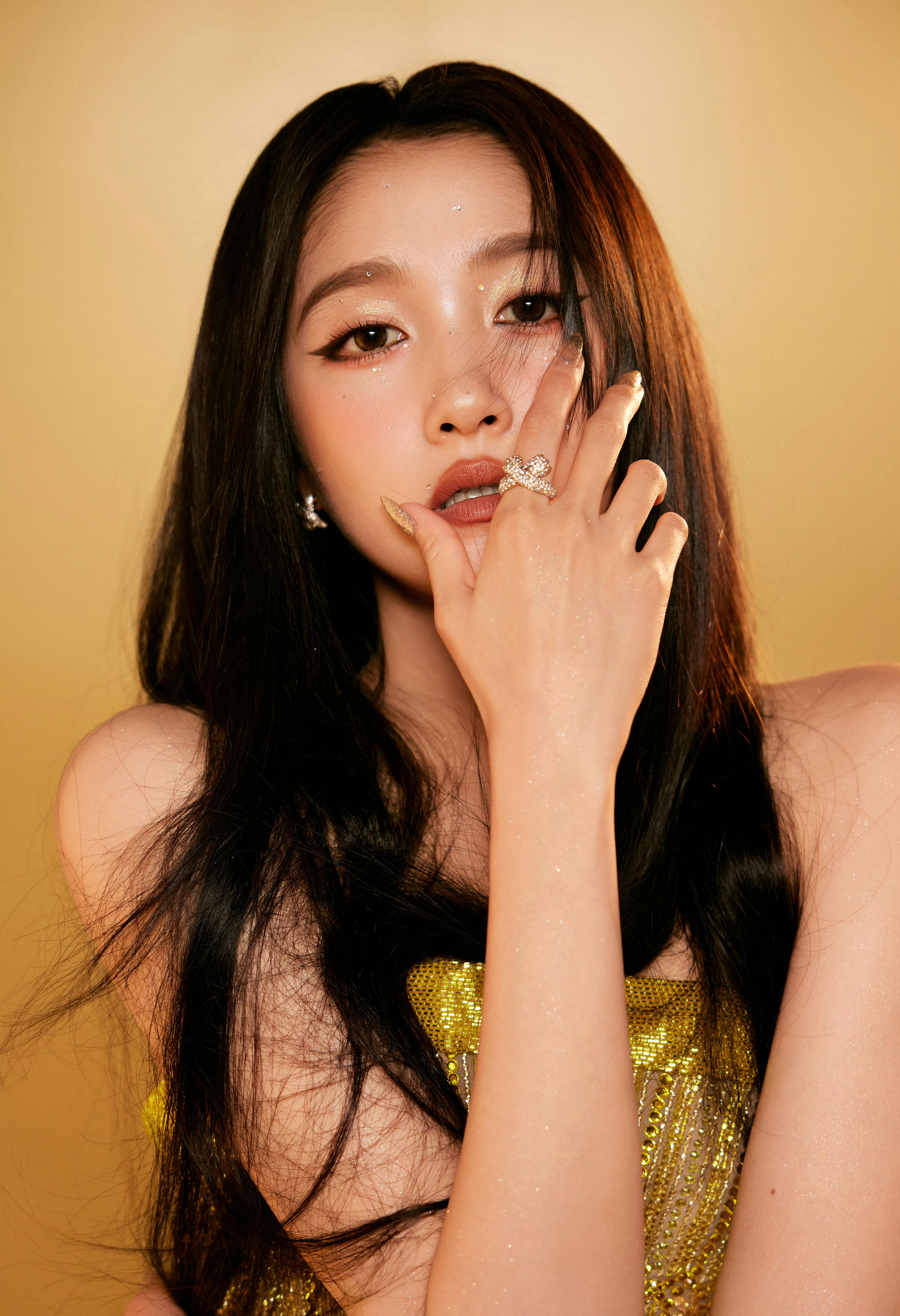 关晓彤时尚之夜官宣关晓彤在复制粘贴的时代，你是手写的诗