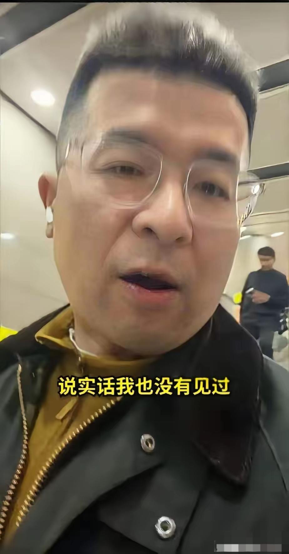 比亚迪车主庞先生蹭饭后续！现在庞先生再次选择报Jing，4S店不得不派人继续和他