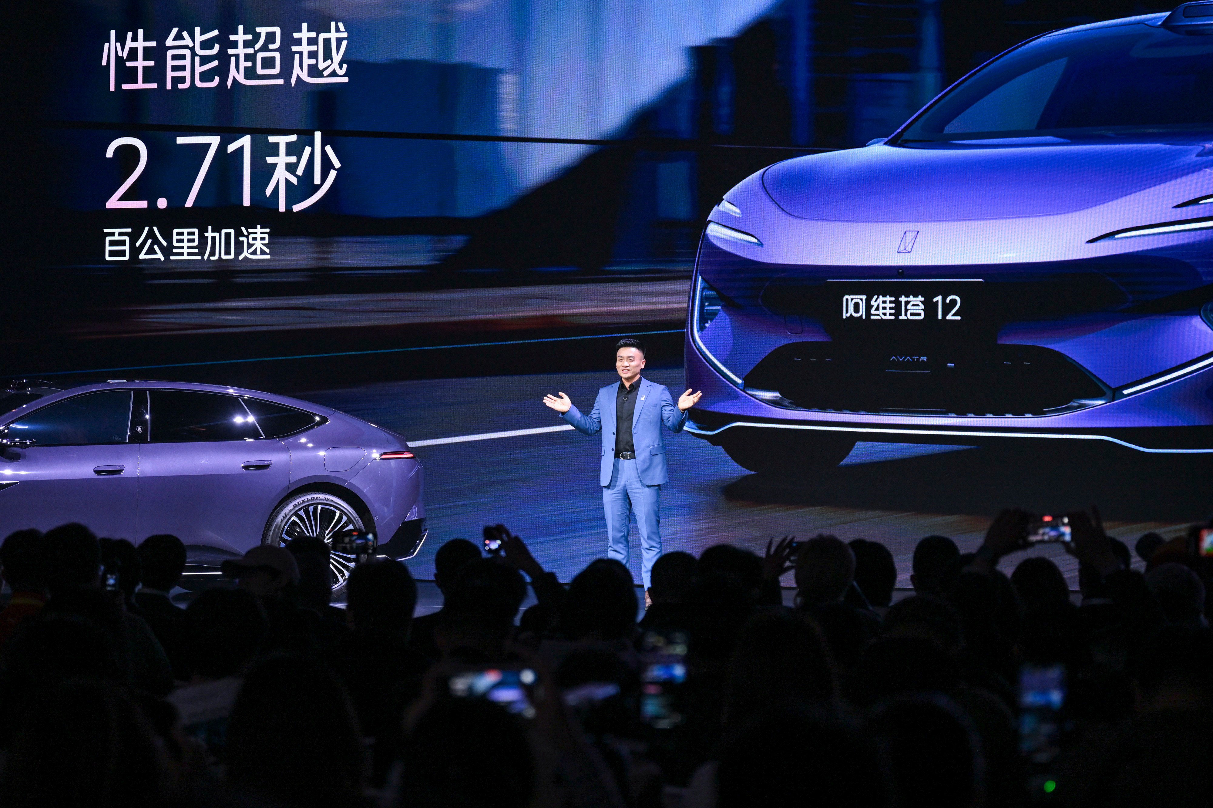 谁说豪华不能兼得极致性能？新阿维塔12直接把驾控玩明白了！搭载太行智控2.0，三