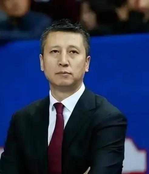 中国男篮世界排名落到29位，这成绩太让人揪心了。当地时间3日国际篮联更新排名，咱