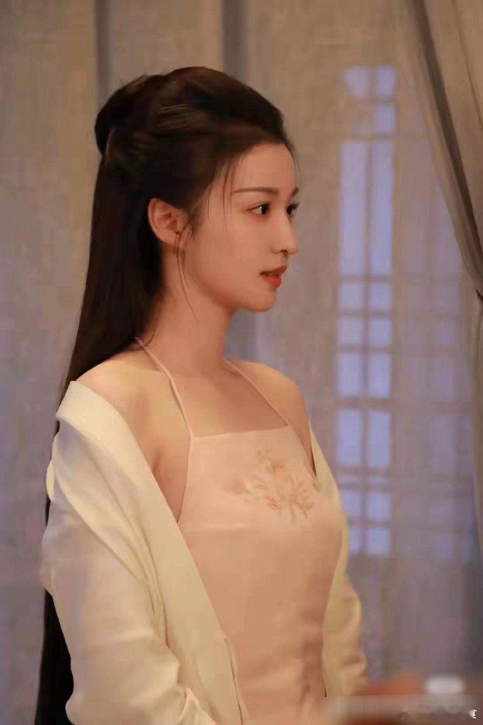 王楚然肚兜装是真好看