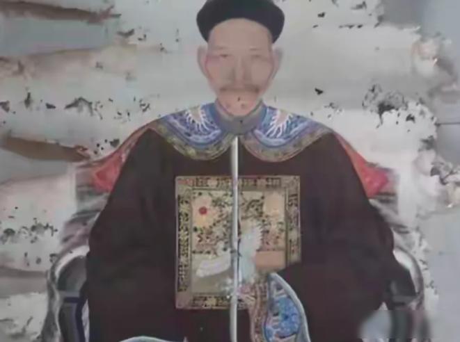 有一天，雍正瞧见朱轼正严厉地批评弘历，心里有些不忍，便私下对朱轼说："朱师傅啊，