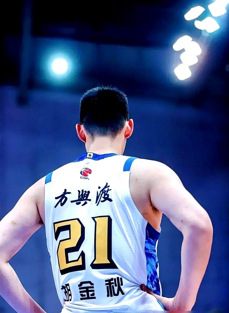 从月度最佳外援，到被球迷喊“裁掉”，广厦的塔克经历了什么？就在4月1日，他还