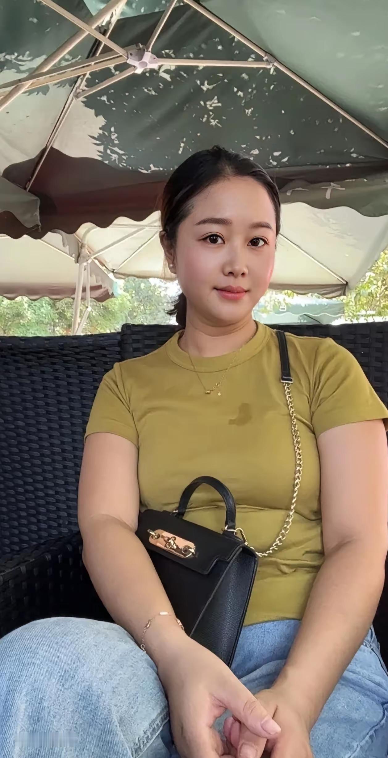 又胖了两斤，心里真焦虑，再这么胖下去可咋整啊！