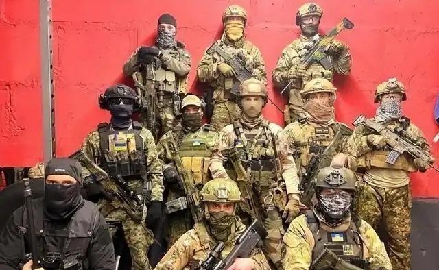 为啥俄罗斯放着几十万正规军不用，反而大量使用雇佣兵？说白了，雇佣兵就炮灰，牺牲了