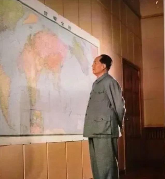 1969年7月，毛主席问高碧岑：“中国北临苏联，南临印度，东临日本。如果他们联合
